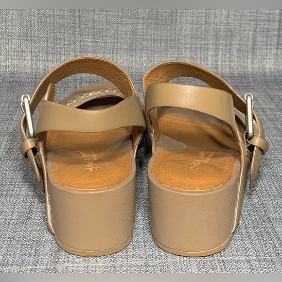 Gentle Souls Giulia Two Band Wedge Sandals Mushroom Size 7.5M - Picture 5 of 7